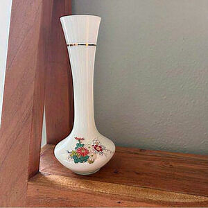 Beautiful Vintage Hand Blown‎ Art White Glass Bud Vase Floral Design